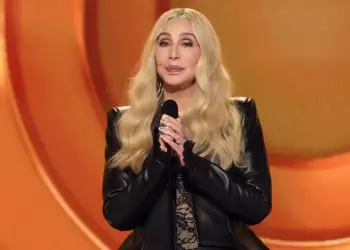 Cher bën gafën epike në Grammy 2026,shpall fitues artistin që ka ndërruar jetë prej 20 vitesh