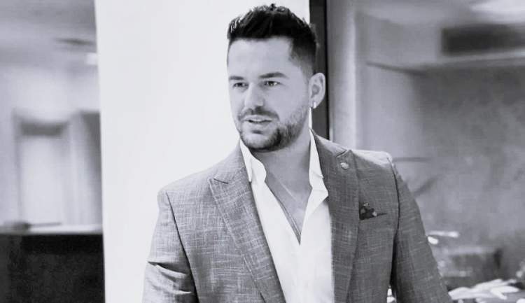 Azis kopjon “Valle Kosovare” të Shpat Kasapit?