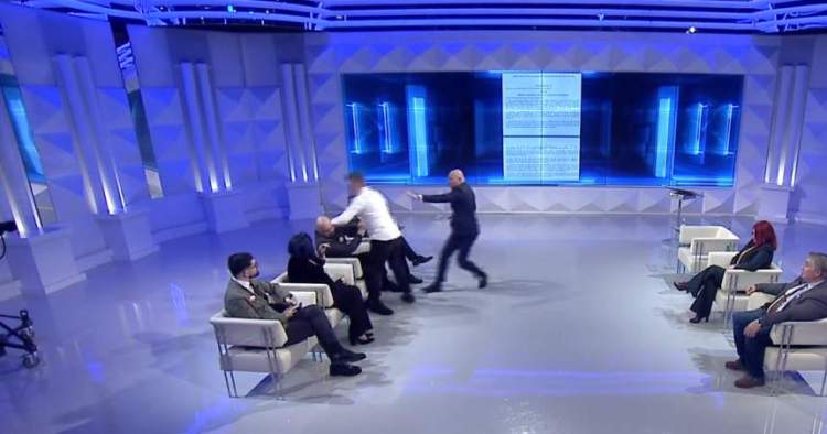 Plas sherri në “Opinion”! Berat Buzhala godet Albatros Rexhajn