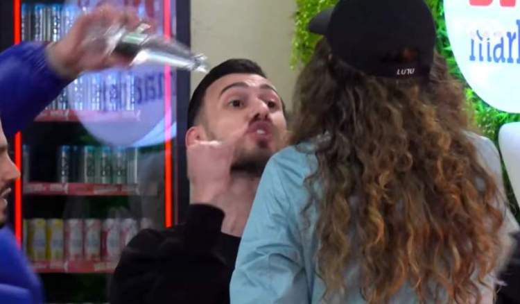 Rogerti “hakmerret” ndaj Kristit, çfarë ndodhi mes banorëve?