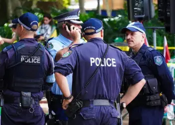 Një i vdekur dhe dy të plagosur rëndë nga një sulm me thikë në Sydney