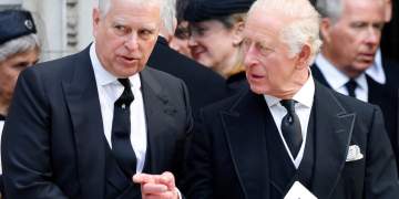 Reagon mbreti Charles pas arrestimit të princit Andrew