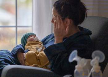 1 në 10 gra preken nga depresioni pas lindjes, simptomat që nuk duhen nënvlerësuar