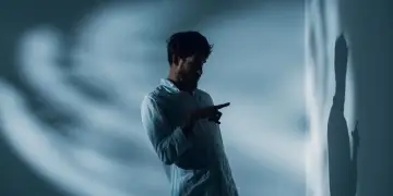 Këto 3 shenja të horoskopit nuk duan të jenë në qendër të vëmendjes