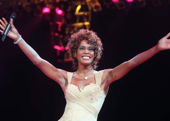 14 vite pa Whitney Houston: Zëri që ndryshoi historinë e muzikës