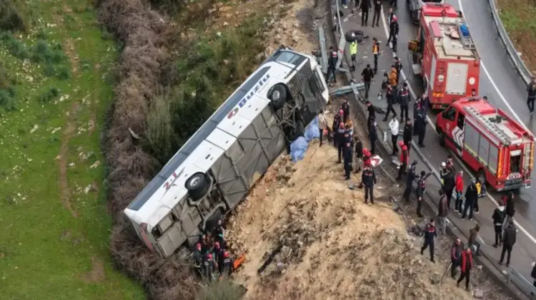 Tragjedi e dyfishtë në Antalia: 16 të vdekur dhe 30 të plagosur në dy aksidente trafiku brenda një kohe të shkurtër