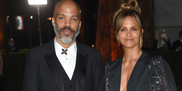 Halle Berry thyen heshtjen, konfirmon fejesën e shumëpërfolur