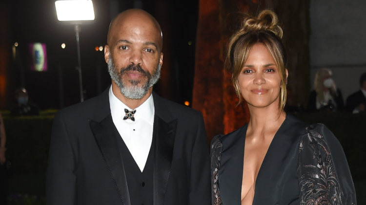 Halle Berry thyen heshtjen, konfirmon fejesën e shumëpërfolur