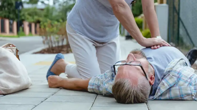 Arrest kardiak: Dy simptoma që paralajmërojnë 24 orë më parë