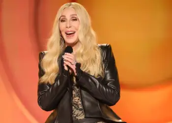 Gabimi skenik i Cher në Grammy shpalli një artist të ndjerë si fitues