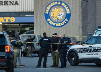 Tragjedi në SHBA: Të shtëna me armë gjatë ndeshjes së hokejit në shkollë, dy viktima dhe tre të plagosur