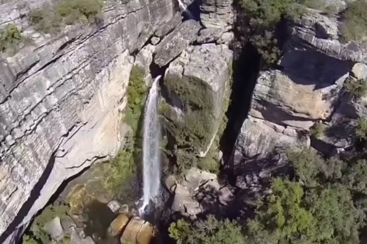 Vdekje tragjike në Brazil, turisti bie nga 40 metra lartësi në një ujëvarë teksa po bënte një foto