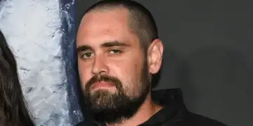 Rasti që tronditi Hollywood/ U akuzua për vrasjen e prindërve, djali i regjisorit shpallet i pafajshëm