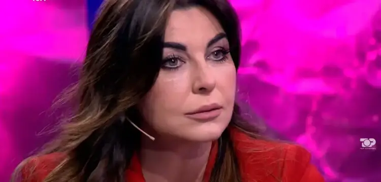 Gazetarja Jonida Shehu rrëfen me lotësh humbjen e prindërve: E gjeja veten duke i shkruar mamit mesazhe pas vdekjes