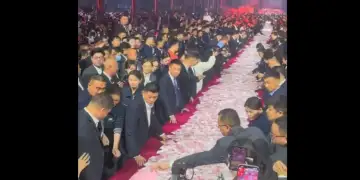 Shefi në Kinë shpërndau bonus prej 22 milionë eurosh, punonjësit morën sa më shumë para