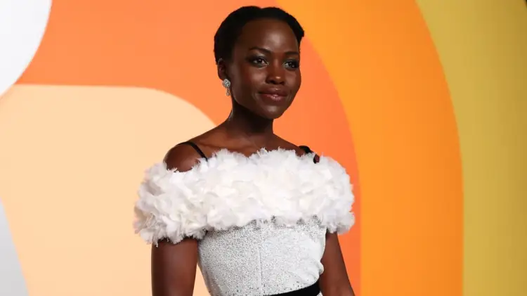Lupita Nyong’o flet për betejën e saj dhjetëvjeçare me fibromat e mitrës: Më vinte turp