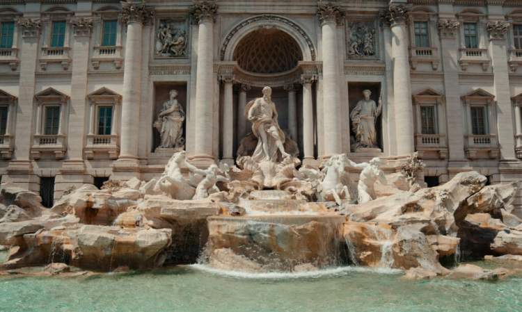 A është e justifikuar bileta 2 euro për shatërvanin më të famshëm të Romës?