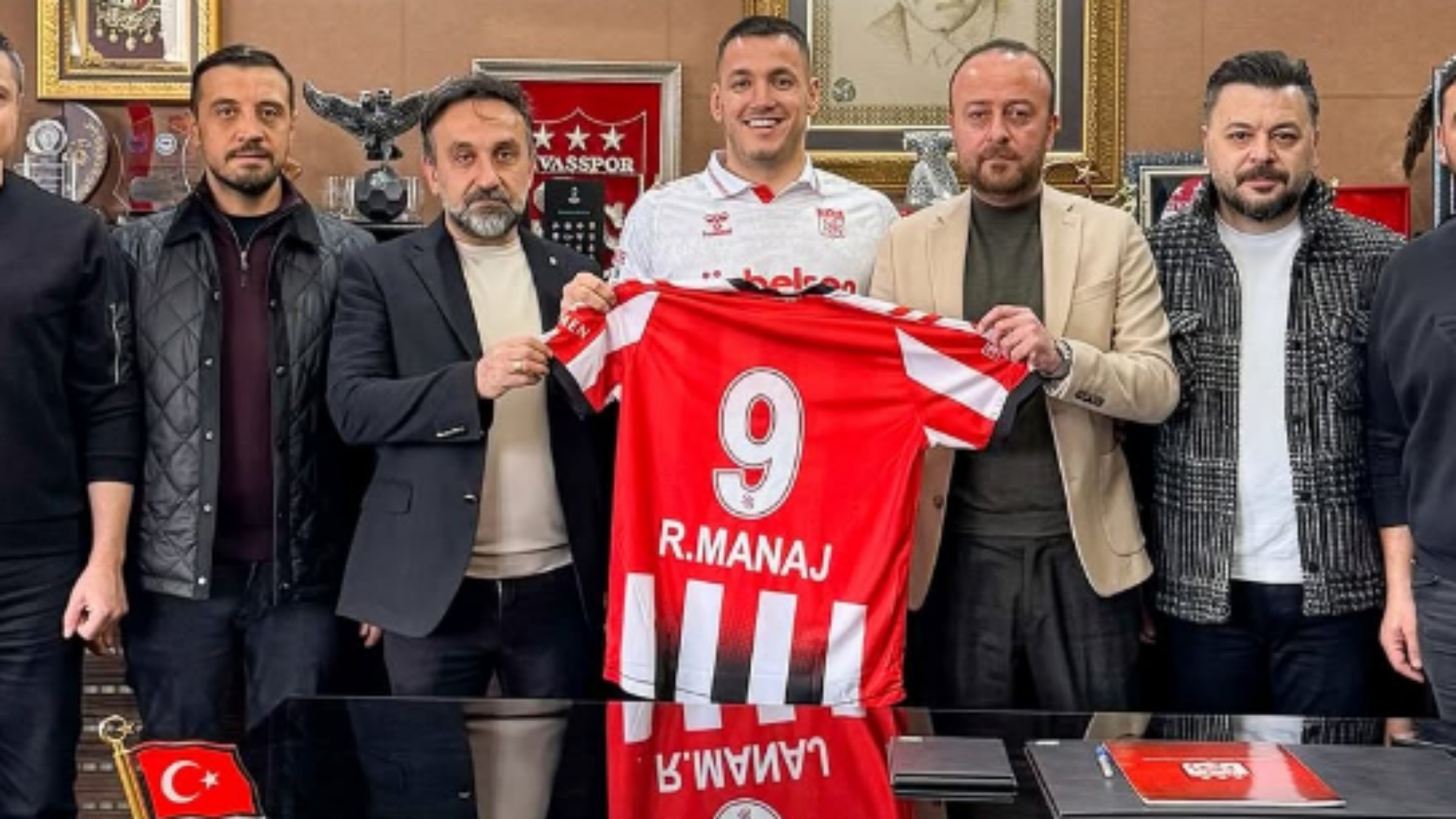 Rey Manaj rikthehet në Turqi: Sulmuesi shqiptar firmos kontratën me Sivasspor