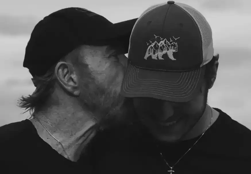 Djali i Chuck Norris emocionon me fjalët: Jam shumë krenar që jam djali yt