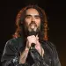 Akuzat e rënda ndaj Russell Brand, gjyqi shtyhet për në vjeshtë