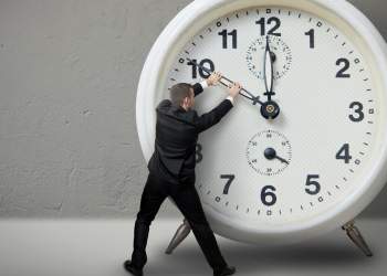 Mos e harroni! Të dielën ndryshon ora, ja çfarë duhet të dini