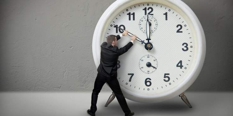 Mos e harroni! Të dielën ndryshon ora, ja çfarë duhet të dini