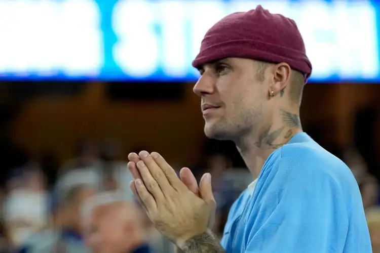 Pse fansat e Justin Bieber nuk i afrohen atij kur e shohin në publik?