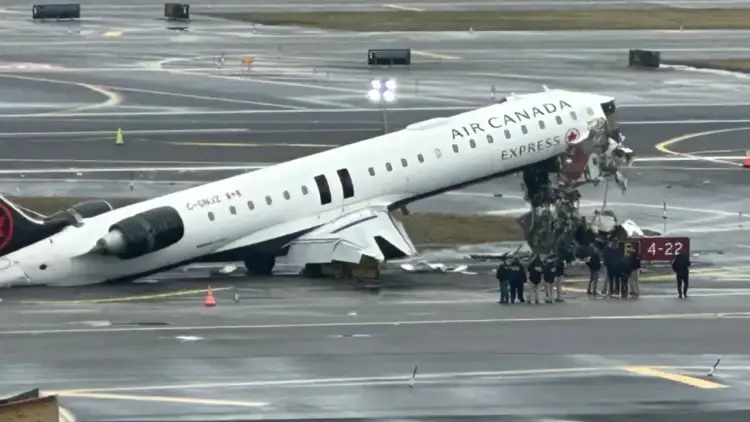 Përplasje fatale mes aeroplanit dhe mjetit tokësor në aeroportin e New York, humbin jetën dy pilotë