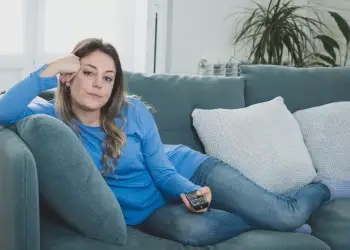 Jeta sedentare/ Sa orë na “lejohet” të rrimë ulur çdo ditë për të shmangur rrezikun e zemrës sonë?