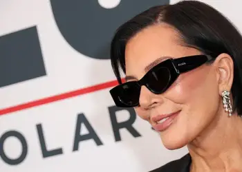 Nga Hollywood në Kinë! Kris Jenner kthehet në ikonë manifestimi