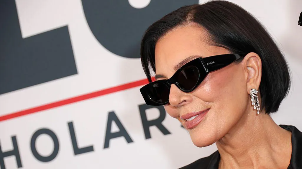 Nga Hollywood në Kinë! Kris Jenner kthehet në ikonë manifestimi