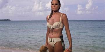 Vajza e parë “Bond” pretendon se humbi 16 milionë paund nga ish-menaxheri i saj: Më mashtruan