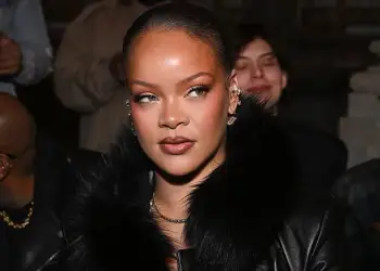 Çfarë po ndodh? Gruaja e përfshirë në të shtënat pranë shtëpisë së Rihanna-s flet për herë të parë