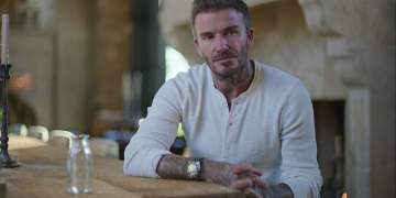 David Beckham “i thyer” pas përçarjes me të birin, çfarë po ndodh në familje?