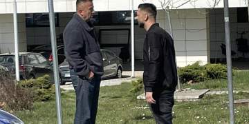 Pamje nga seanca dëgjimore ndaj Gjestit, i pranishëm edhe babai i tij