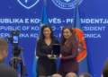 Presidentja Osmani dekoron me medalje presidenciale sopranon shqiptare me famë botërore, Ermonela Jaho