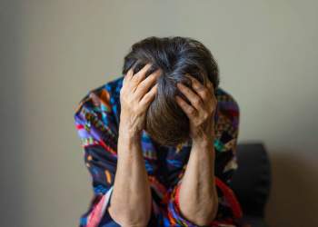 Pse gratë e përjetojnë dhimbjen më gjatë se burrat?