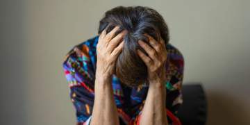 Pse gratë e përjetojnë dhimbjen më gjatë se burrat?