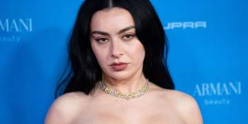 E papritur! Charli XCX mendon të lërë muzikën: “Dua të bëhem aktore”