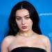 E papritur! Charli XCX mendon të lërë muzikën: “Dua të bëhem aktore”