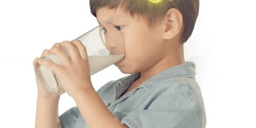 Një gotë qumësht në ditë mund të ulë rrezikun e goditjes në tru