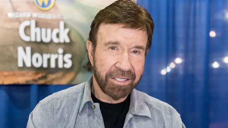 Çfarë ndodhi? Chuck Norris dërgohet me urgjencë në spital