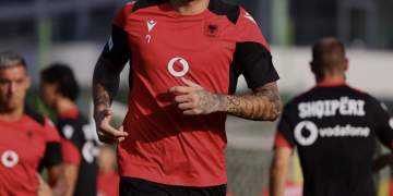 Rei Manaj: Kur mora rrogën e parë, hoqa mamin nga puna