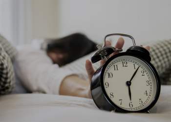 Pse ndihemi të lodhur pas ndryshimit të orës?