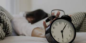 Pse ndihemi të lodhur pas ndryshimit të orës?