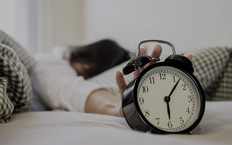 Pse ndihemi të lodhur pas ndryshimit të orës?