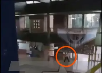 Tronditje në Argjentinë: Nxënësi 15-vjeçar hap zjarr në shkollë, një i vdekur dhe 8 të plagosur