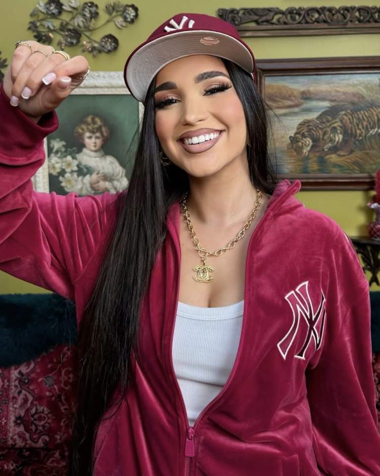 30 vjeç e virgjër, këngëtarja e famshme Enisa ndez debatin në rrjet/ Virgjëria në këtë moshë, zgjedhje personale apo problem?