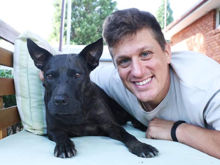 E jashtëzakonshme! Një njeri i thjeshtë shpiku vaksinë kundër kancerit, për të shpëtuar qenin e tij