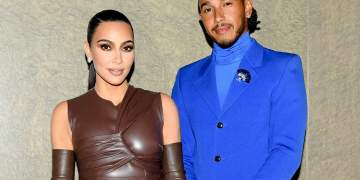 Pushime sekrete, por jo më: Kim Kardashian dhe Lewis Hamilton kapen mat në shkretëtirë